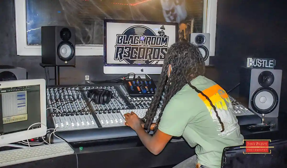 Photo of BLACK ROOM R3CORDS
