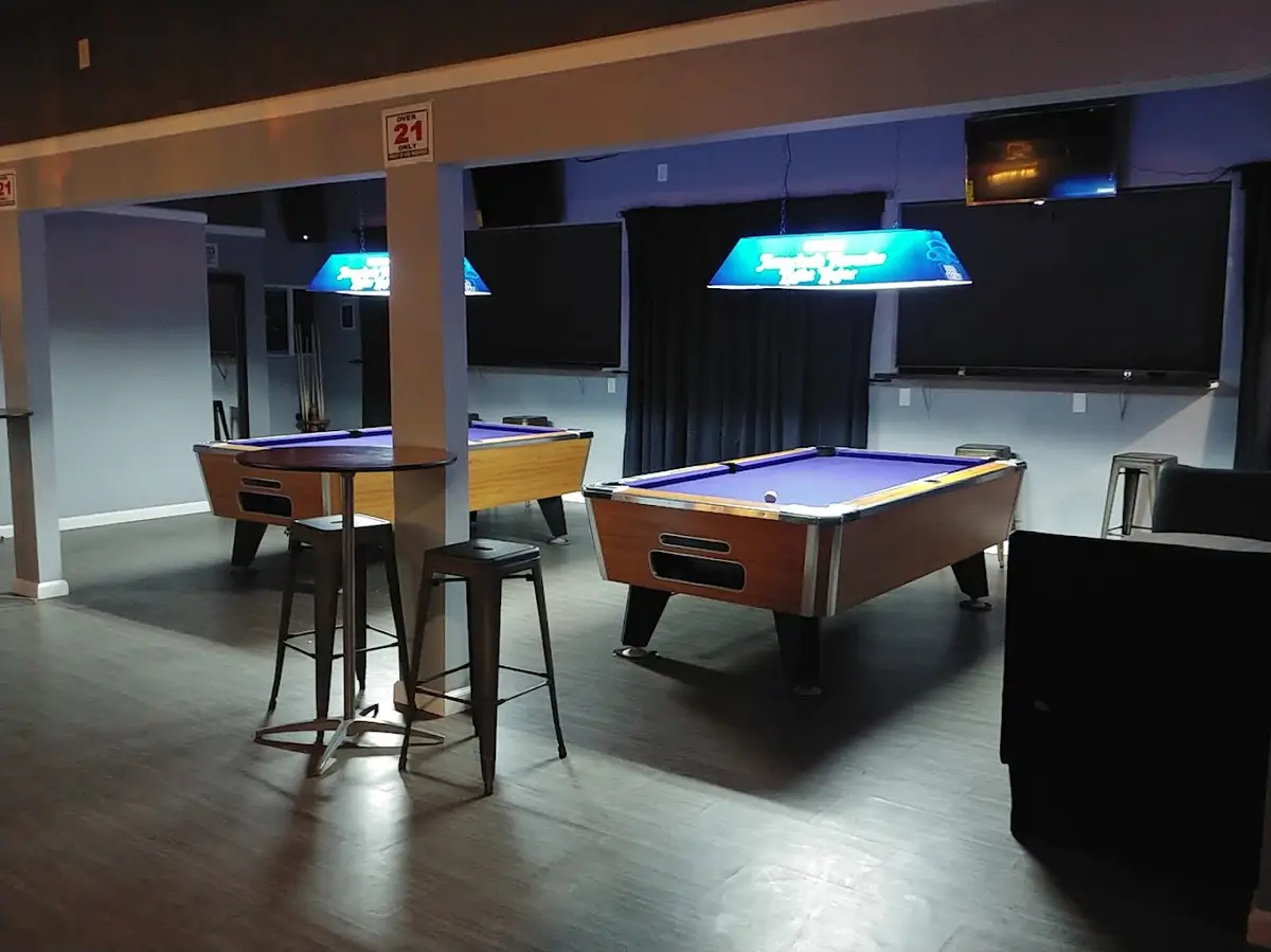 Photo of Runway 24L Bar